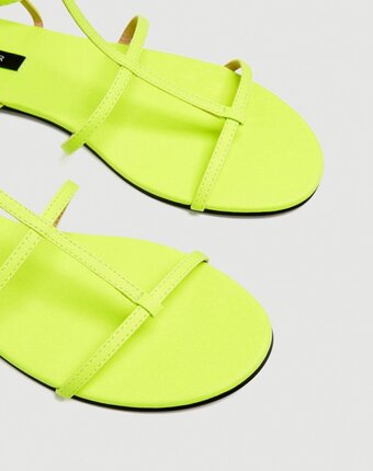 Миниатюра фотографии Сандалии pull&bear