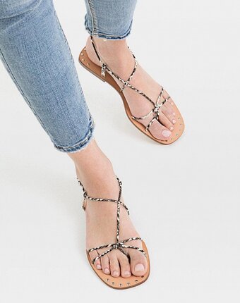 Миниатюра фотографии Сандалии stradivarius