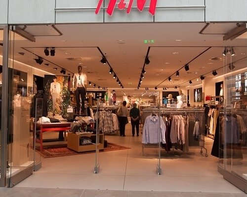 Фотография обувного магазина H & M