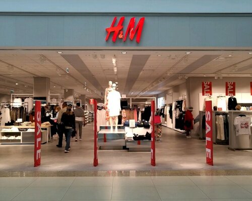 Фотография обувного магазина H&M