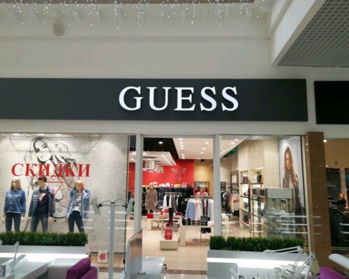 Фотография обувного магазина Guess