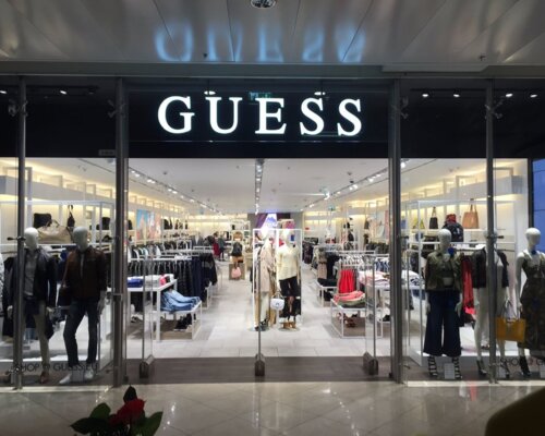 Фотография обувного магазина Guess