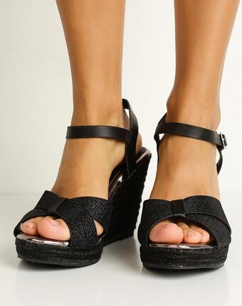 Миниатюра фотографии Босоножки isteria