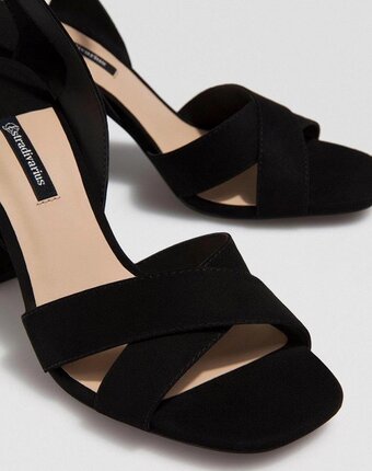 Миниатюра фотографии Босоножки stradivarius