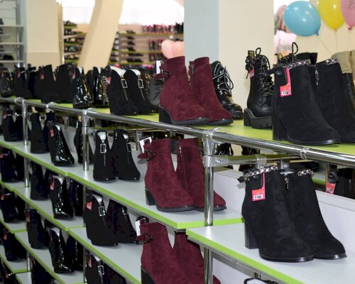 Фотография обувного магазина Мир одежды и обуви