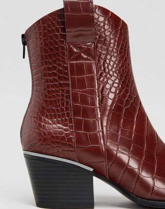 Миниатюра фотографии Полусапоги stradivarius