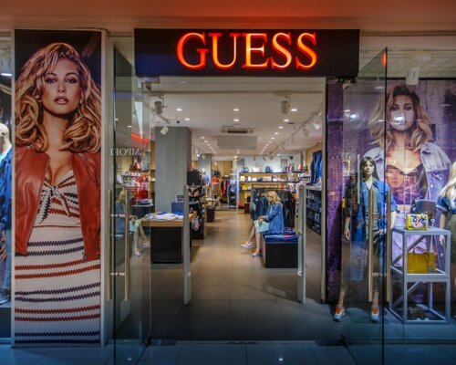 Фотография обувного магазина  GUESS