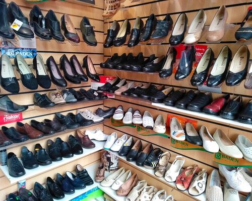 Фотография обувного магазина От сапожек до босоножек