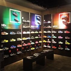 Фотография обувного магазина New Balance