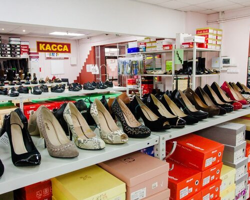 Фотография обувного магазина Магазин одежды, обуви и товаров для дома