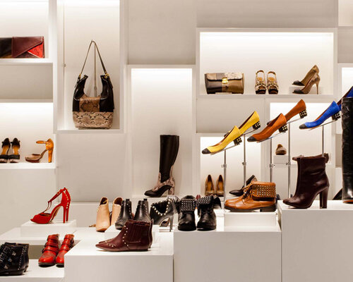 Фотография обувного магазина Гусеница