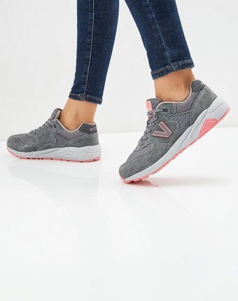 Миниатюра фотографии Кроссовки escan