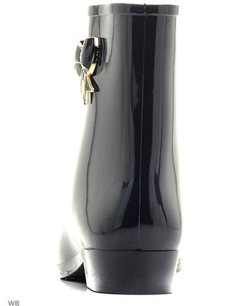 Миниатюра фотографии Резиновые сапоги, деревья