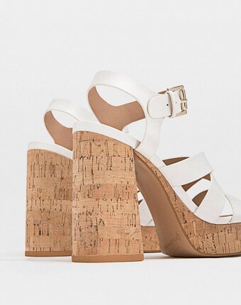 Миниатюра фотографии Босоножки stradivarius