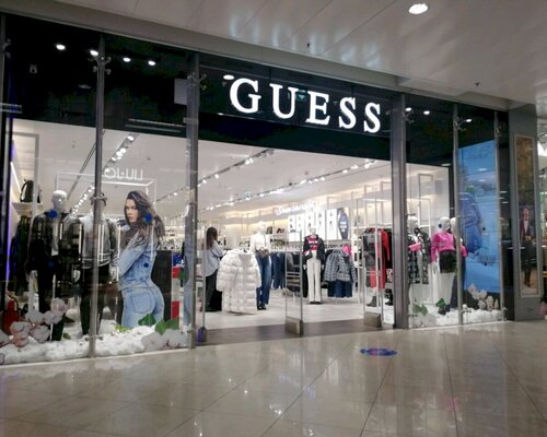 Фотография обувного магазина Guess