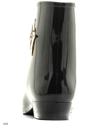 Миниатюра фотографии Резиновые сапоги, деревья