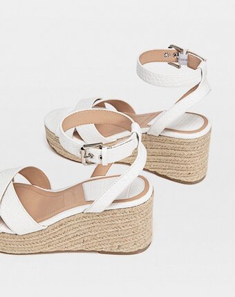 Миниатюра фотографии Босоножки stradivarius