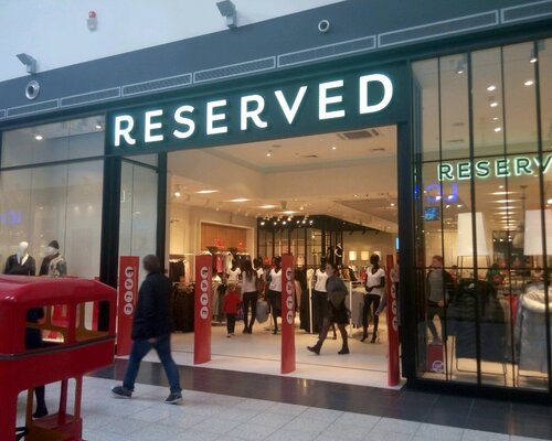 Фотография обувного магазина  Reserved