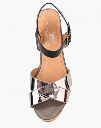 Миниатюра фотографии Босоножки clowse