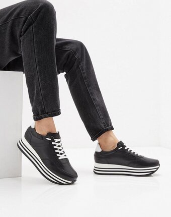 Миниатюра фотографии Кроссовки bata