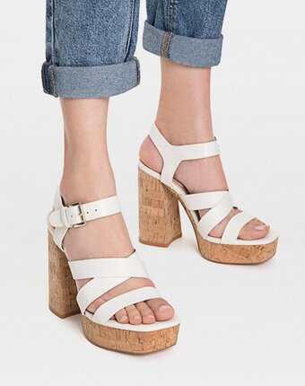 Миниатюра фотографии Босоножки stradivarius