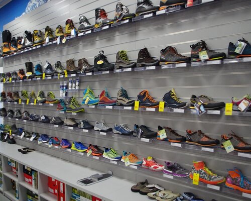 Фотография обувного магазина  Мир кросовок