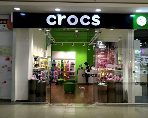 Фотография обувного магазина Crocs