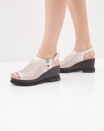 Миниатюра фотографии Босоножки clovis