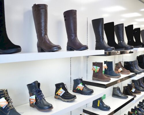 Фотография обувного магазина Love is