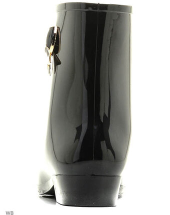 Миниатюра фотографии Резиновые сапоги, деревья