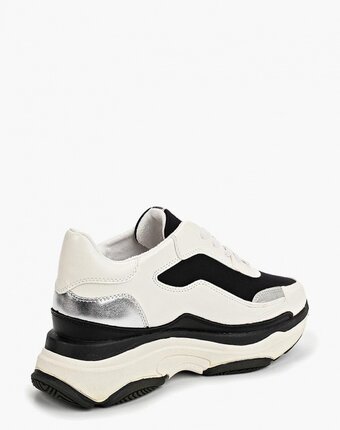 Миниатюра фотографии Кроссовки bata