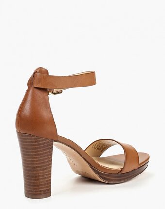 Миниатюра фотографии Босоножки pier one