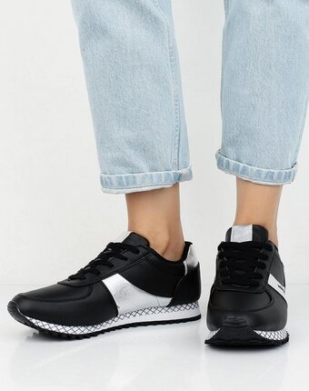 Миниатюра фотографии Кроссовки escan