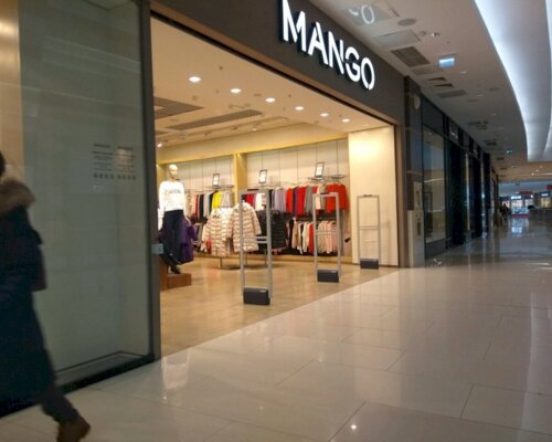 Фотография обувного магазина MANGO