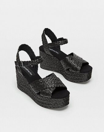 Миниатюра фотографии Босоножки stradivarius