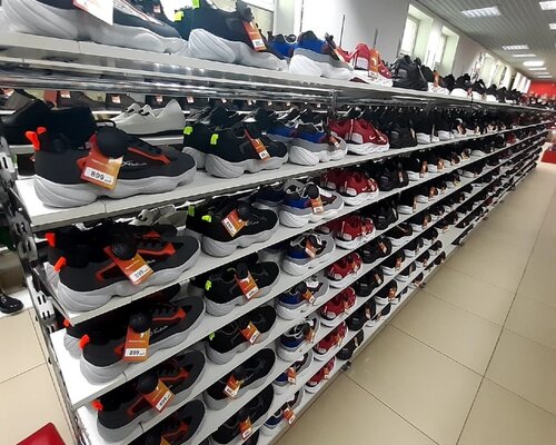 Фотография обувного магазина Центр одежды и обуви