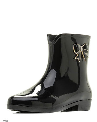 Миниатюра фотографии Резиновые сапоги, деревья