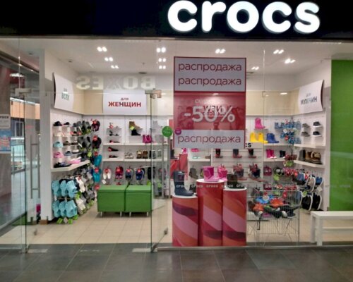 Фотография обувного магазина Crocs