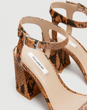 Миниатюра фотографии Босоножки pull&bear