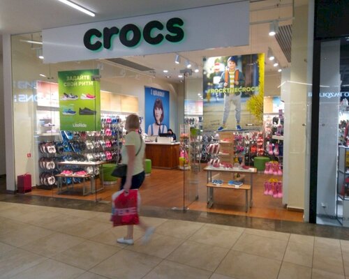 Фотография обувного магазина Crocs