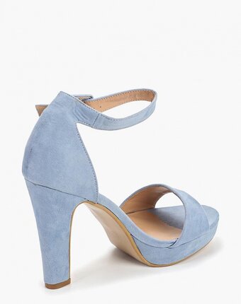 Миниатюра фотографии Босоножки clowse