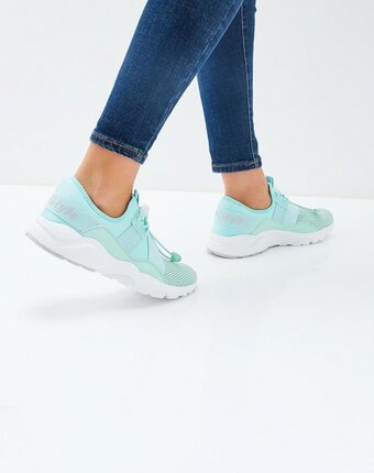 Миниатюра фотографии Кроссовки escan