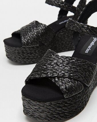 Миниатюра фотографии Босоножки stradivarius