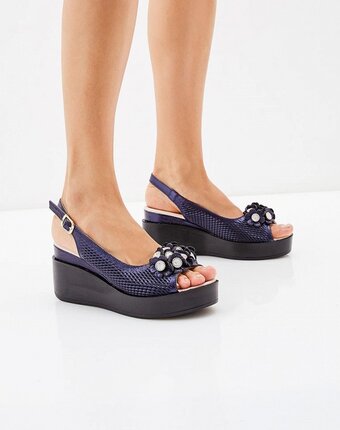 Миниатюра фотографии Босоножки pierre cardin