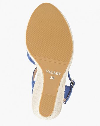 Миниатюра фотографии Босоножки valley