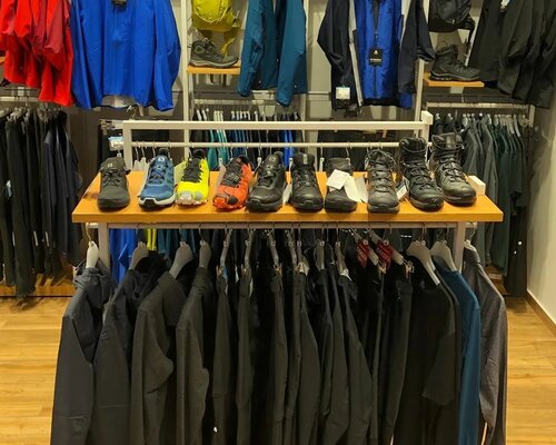 Фотография обувного магазина Salomon