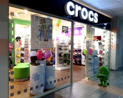 Фотография обувного магазина Crocs
