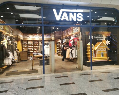 Фотография обувного магазина Vans