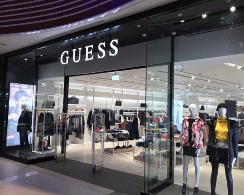 Фотография обувного магазина Guess