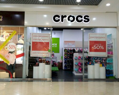 Фотография обувного магазина Crocs